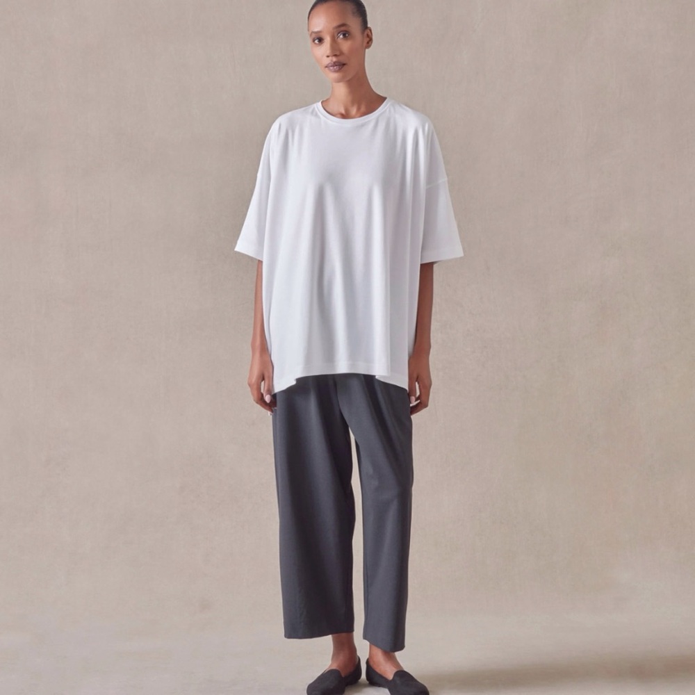 ESKANDAR white cotton pocket angle to front round neck short sleeve t-shirt - Picture 3 of 5